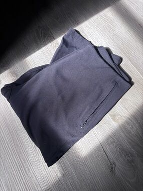 Lululemon black pants straight leg
